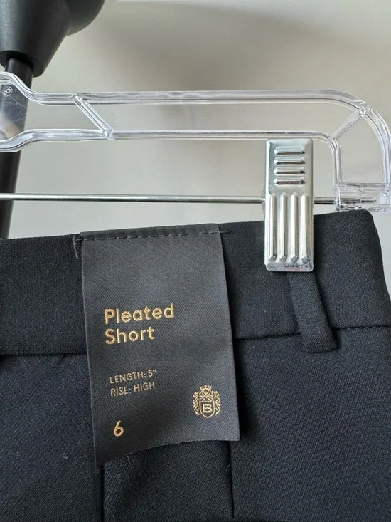 Aritzia Babaton Pleated Mid Thigh Short Size 6 - Picture 5 of 8